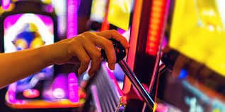 80mcc Live Baccarat Table Myanmar ကစားသမားများ ဆော့ကစားနေသောမြင်ကွင်း